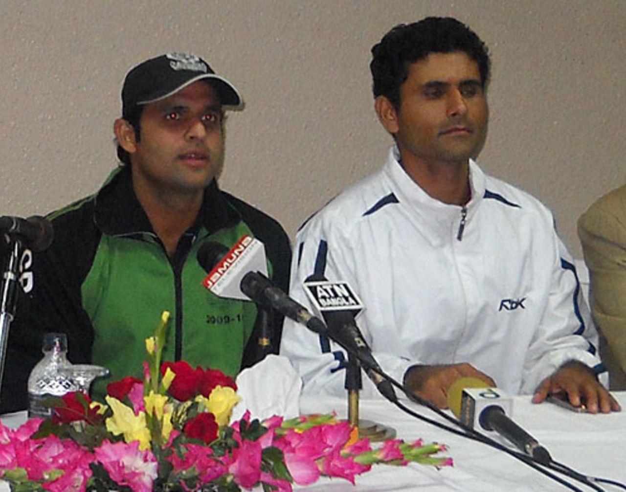 Naved-ul-Hasan and Abdul Razzaq sign up for Noakhali, December 22, 2009