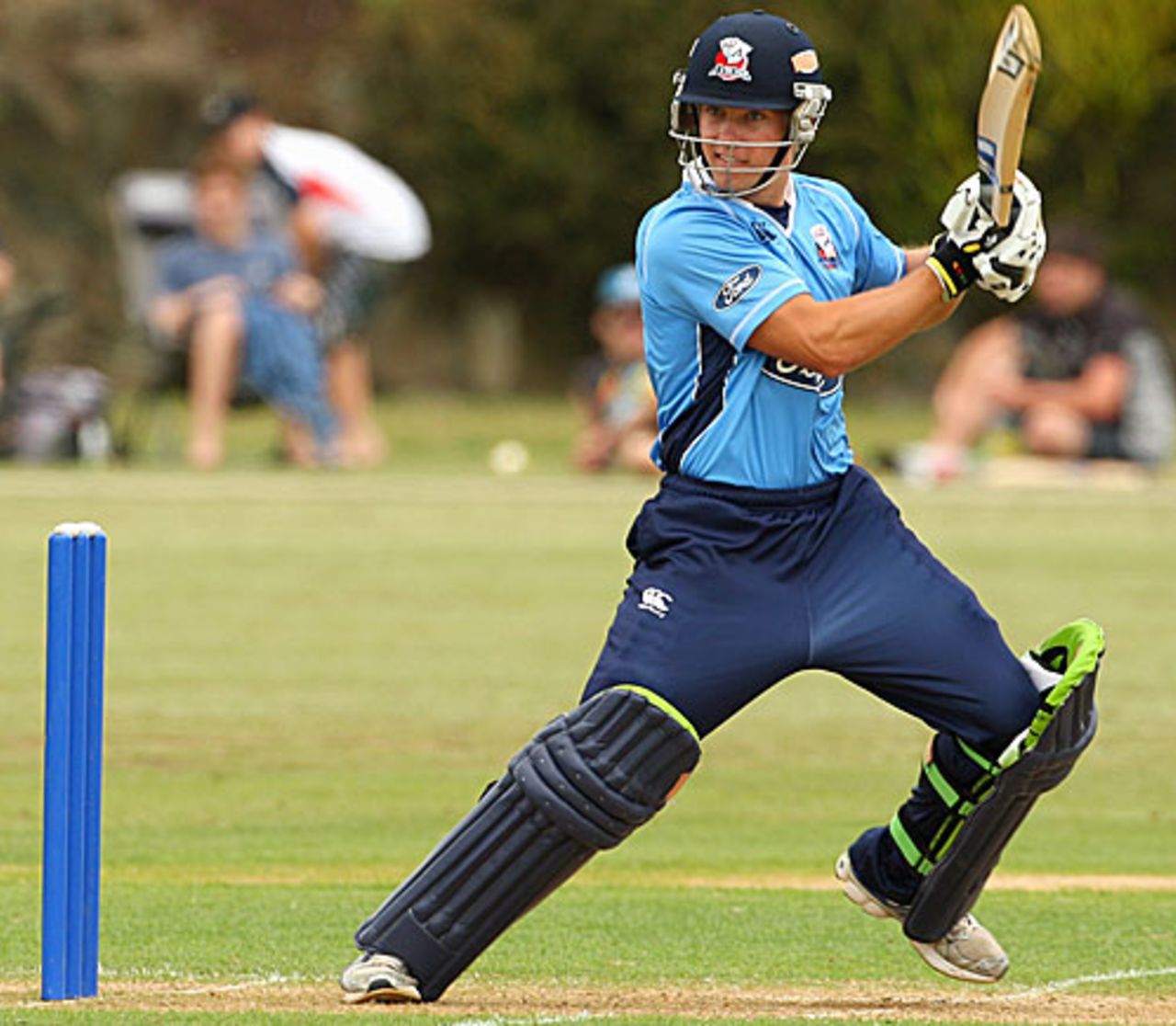 Auckland's Andrew de Boorder cuts during his 57, Auckland v Wellington, New Zealand Cricket One Day Competition, Auckland, December 23, 2009  