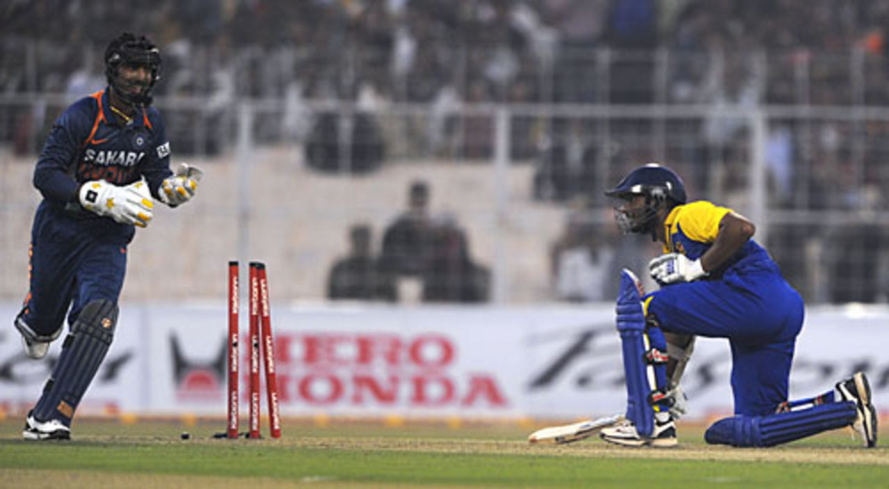 Dinesh Karthik has Kumar Sangakkara stumped, India v Sri Lanka, 4th ODI, Kolkata, December 24, 2009