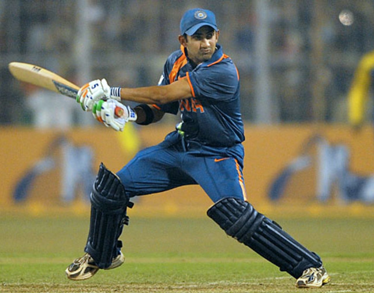 Gautam Gambhir goes on the offensive, India v Sri Lanka, 4th ODI, Kolkata, December 24, 2009