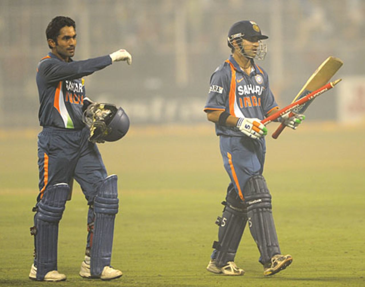 Dinesh Karthik and Gautam Gambhir take India home, India v Sri Lanka, 4th ODI, Kolkata, December 24, 2009