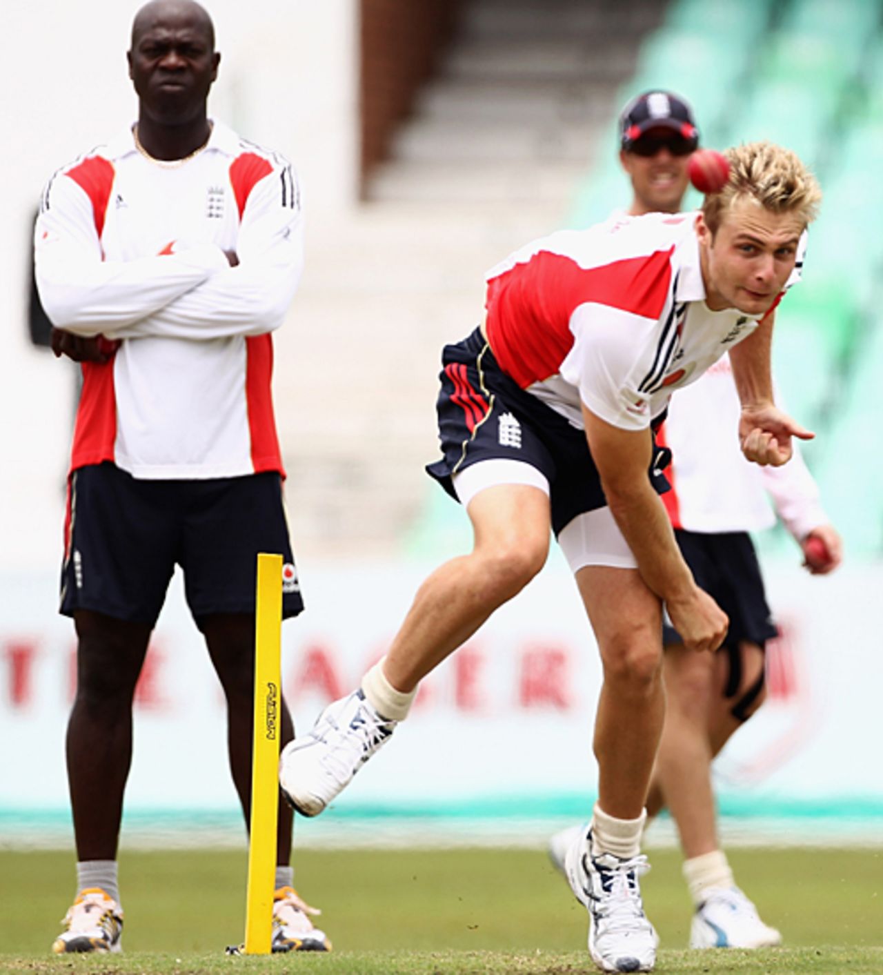 Luke Wright bowls under Ottis Gibson's supervision, Durban, December 25, 2009