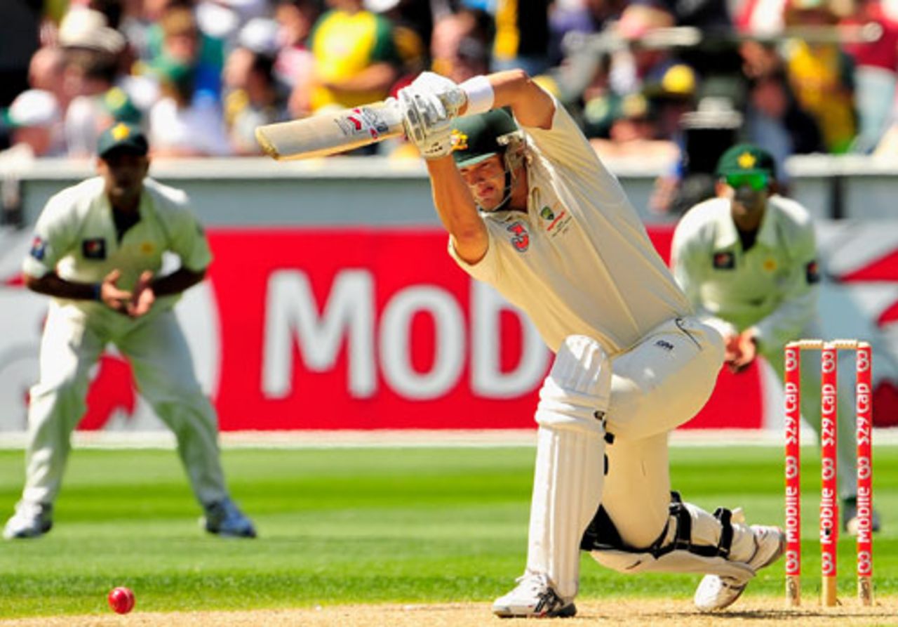 Shane Watson drove sweetly early in his innings, Australia v Pakistan, 1st Test, Melbourne, December 26, 2009