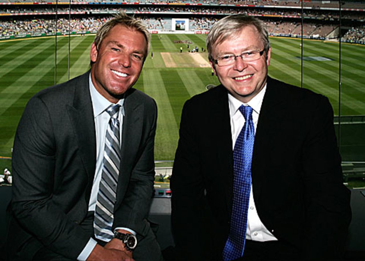 Shane Warne poses with Australian prime minister Kevin Rudd, Australia v Pakistan, 1st Test, Melbourne, 2nd day, December 27, 2009