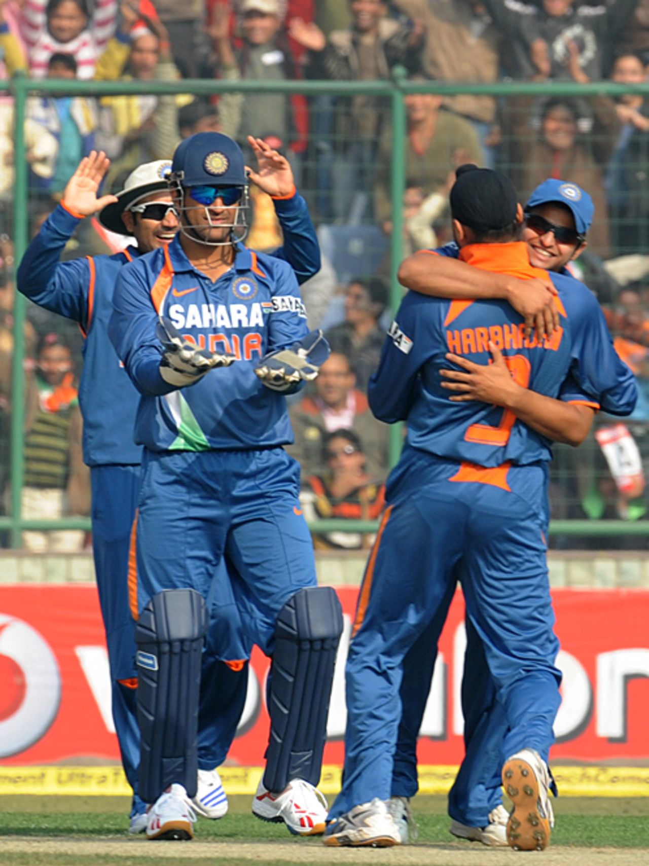 Harbhajan Singh is congratulated on his swift strike, India v Sri Lanka, 5th ODI, December 27, 2009
