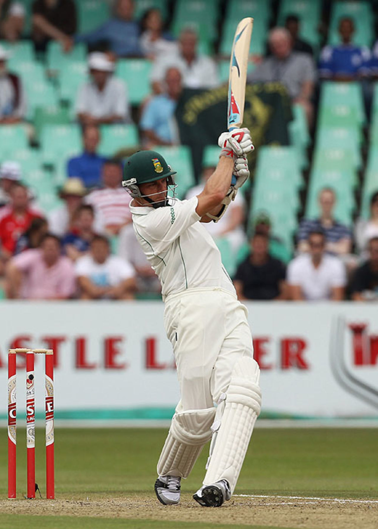 Dale Steyn went on the rampage during an entertaining tenth-wicket stand with Makhaya Ntini, South Africa v England, 2nd Test, Durban, December 27, 2009