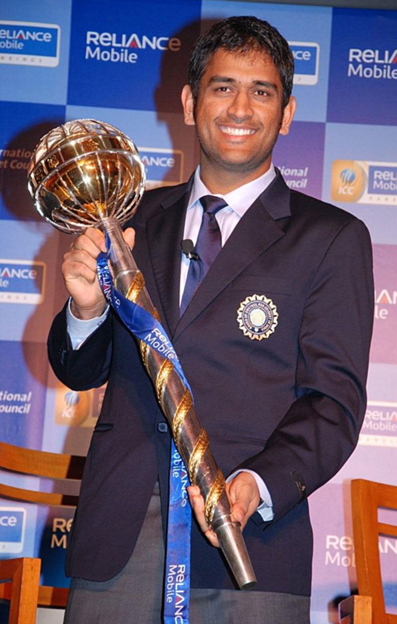 MS Dhoni proudly displays the ICC Test Championship mace, New Delhi, December 27, 2009