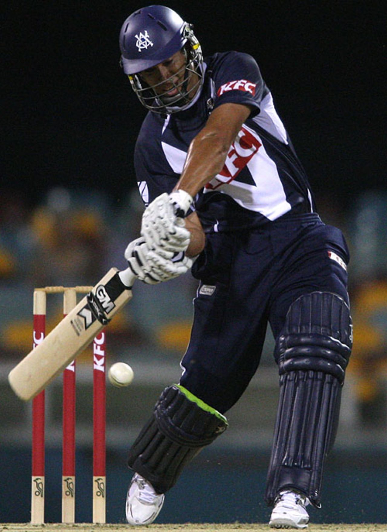 Ross Taylor gives it the full treatment, Queensland v Victoria, Twenty20 Big Bash, Brisbane, December 28, 2009