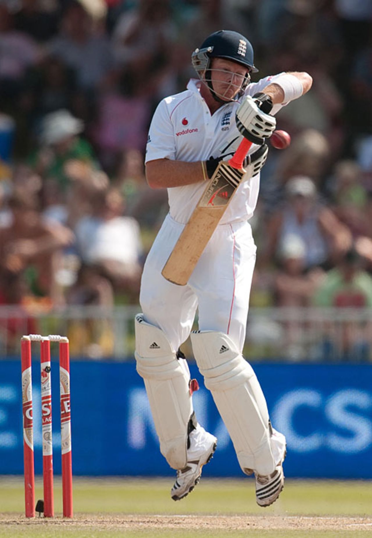 Ian Bell resisted a hostile examination from Morkel first up, South Africa v England, 2nd Test, Durban, December 28, 2009 