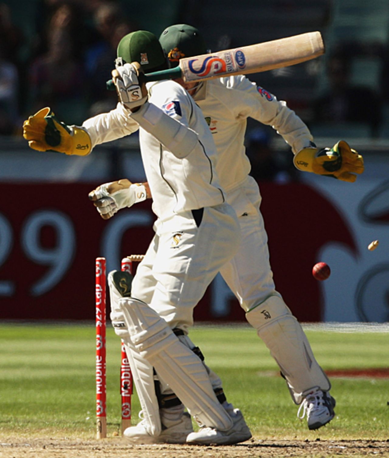 Faisal Iqbal is bowled for 48, Australia v Pakistan, 1st Test, Melbourne, 4th day, December 29, 2009