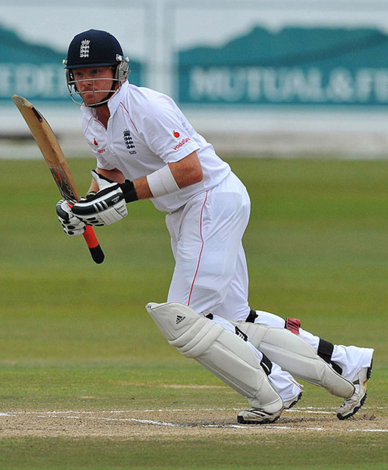 Ian Bell built on his overnight 55 to bring up his ninth Test century, as England built a healthy first-innings lead, South Africa v England, 2nd Test, Durban, December 29, 2009 