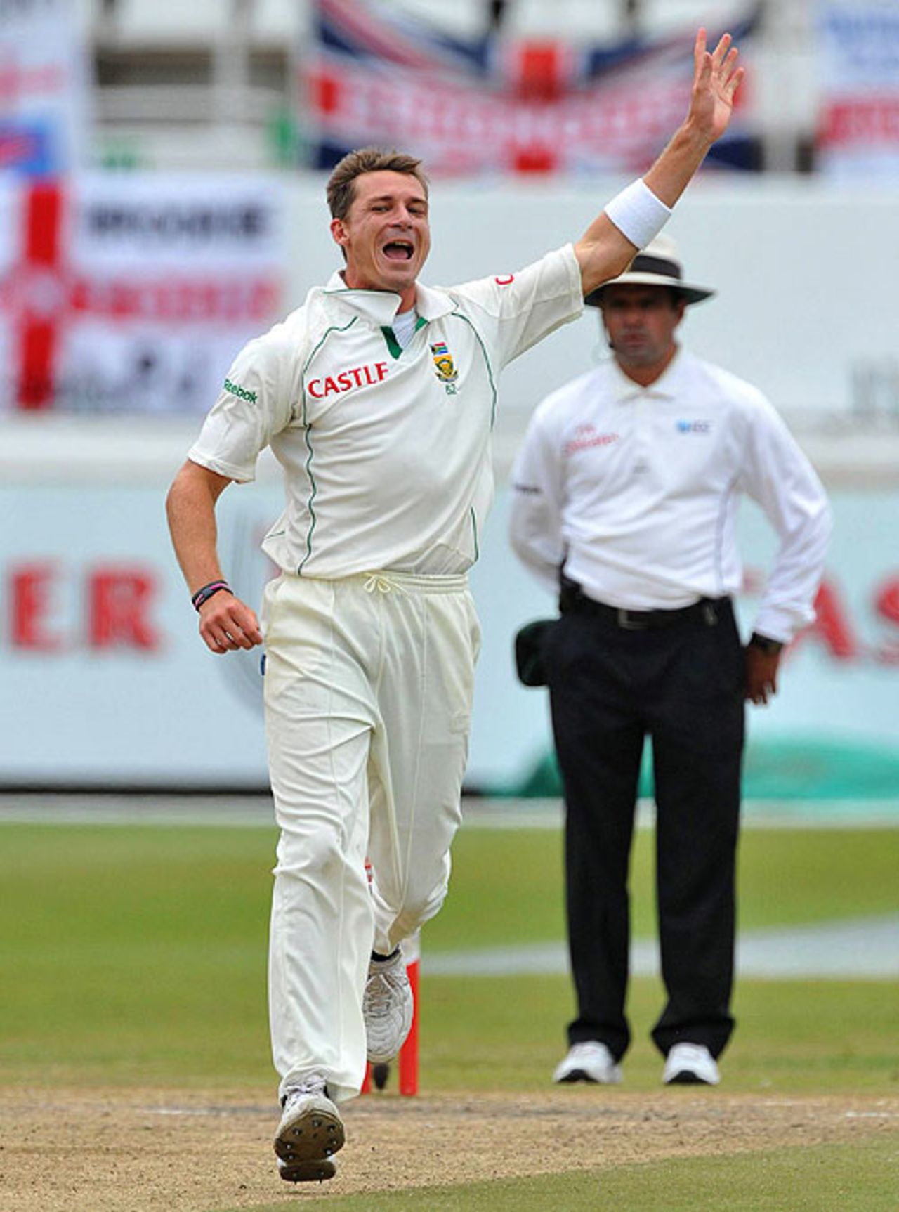 Dale Steyn claimed two wickets with the third new ball, South Africa v England, 2nd Test, Durban, December 29, 2009 
