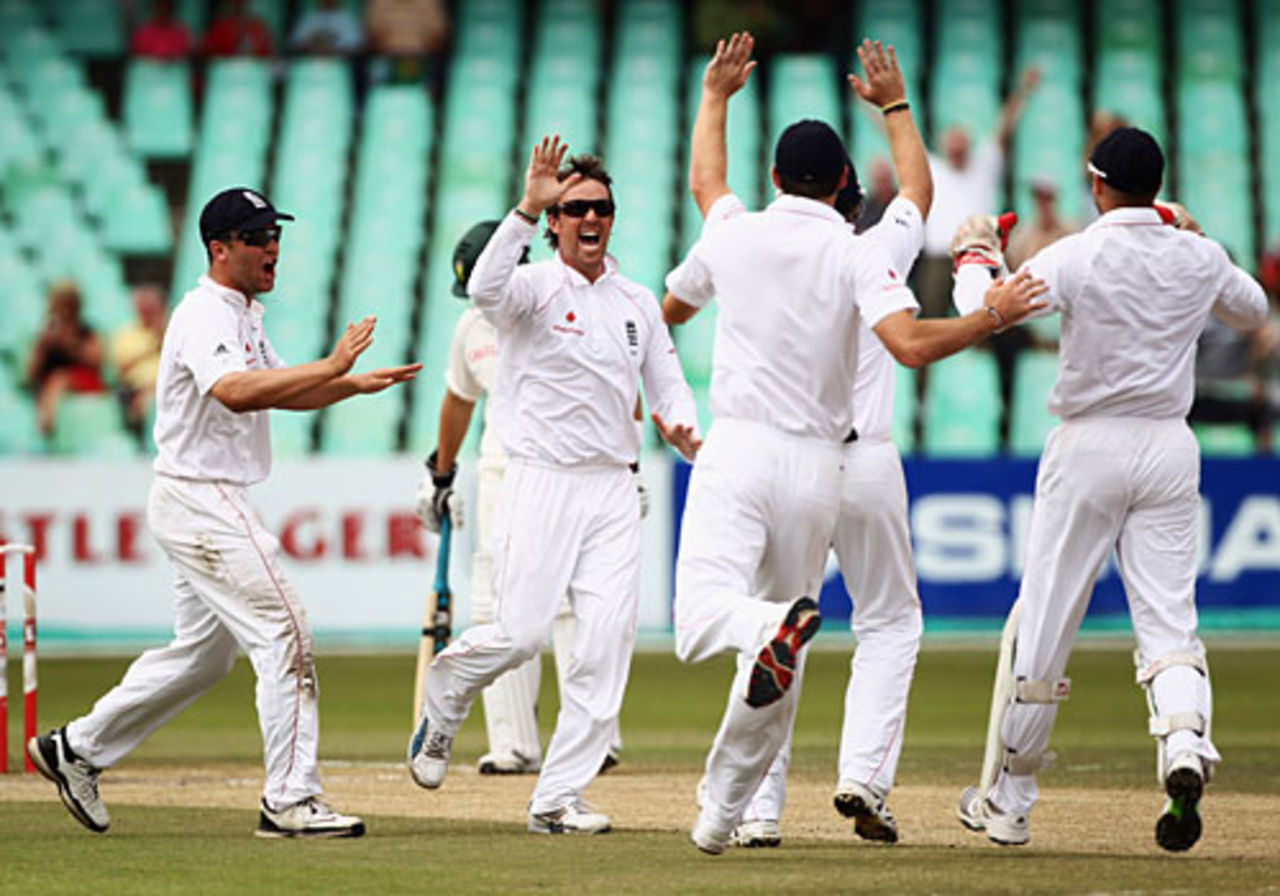 Graeme Swann collected another five-wicket haul as England wrapped up an innings victory in Durban, South Africa v England, 2nd Test, Durban, December 29, 2009 