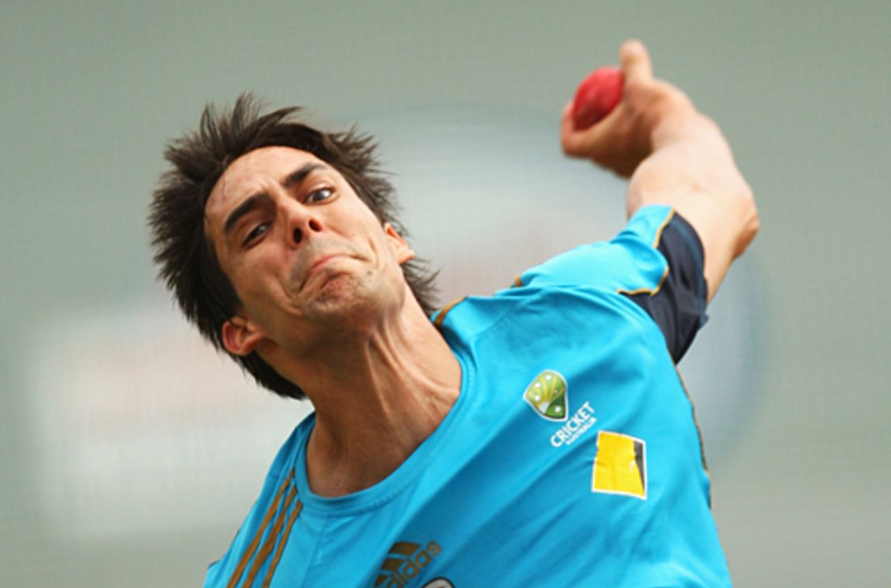 Mitchell Johnson tears in during training, Sydney, January 2, 2010