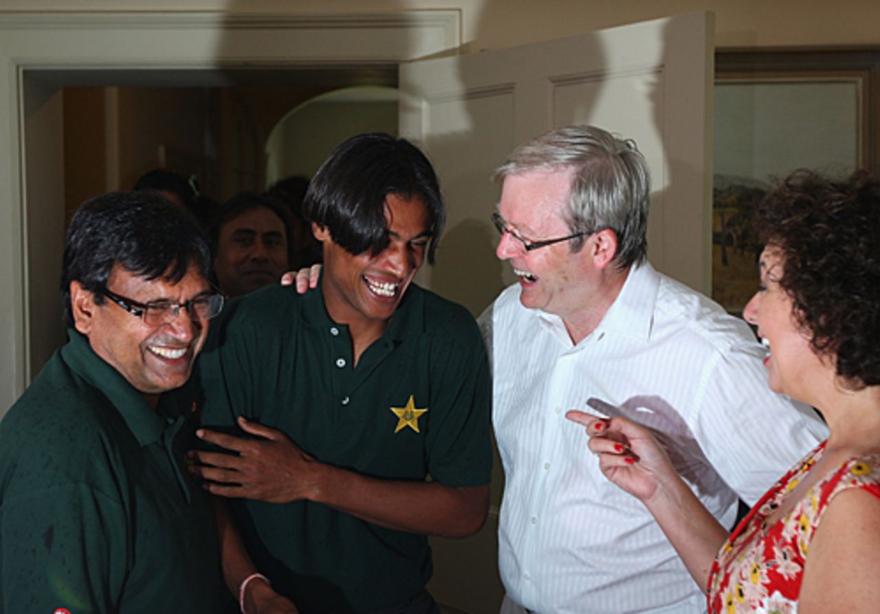 Australian Prime Minister Kevin Rudd shares a laugh with Mohammad Aamer during a function for the Australian and Pakistan teams at Kirribilli House, Sydney, January 2, 2010