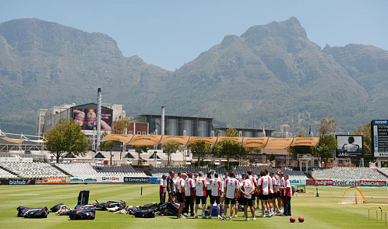 England pay respects to Table Mountain during their warm-up session, Cape Town, January 2, 2010