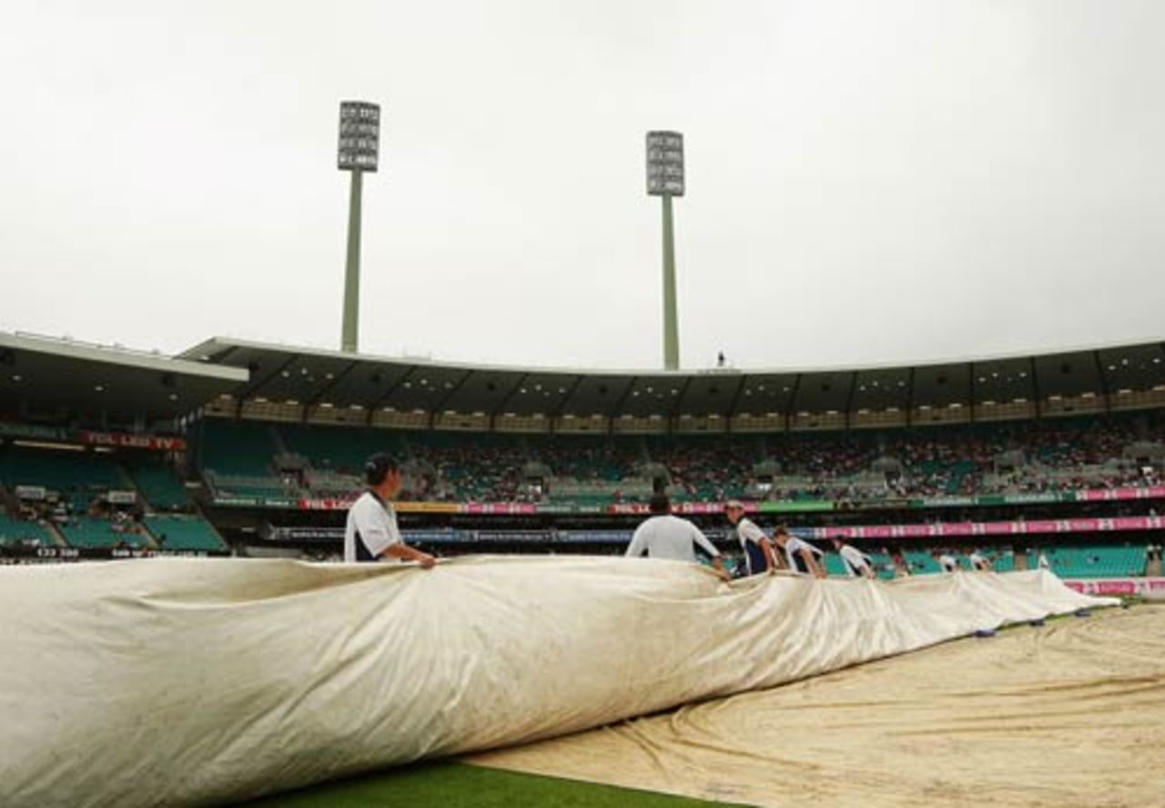 Groundstaff take a cover off the pitch, Australia v Pakistan, 2nd Test, Sydney, 1st day, January 3, 2010