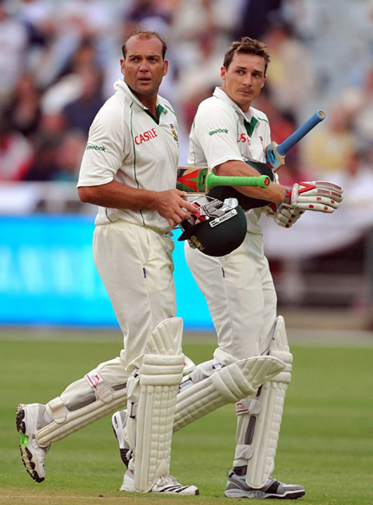 Dale Steyn battled hard to remain unbeaten with Jacques Kallis at the close, South Africa v England, 3rd Test, Cape Town, January 3, 2010