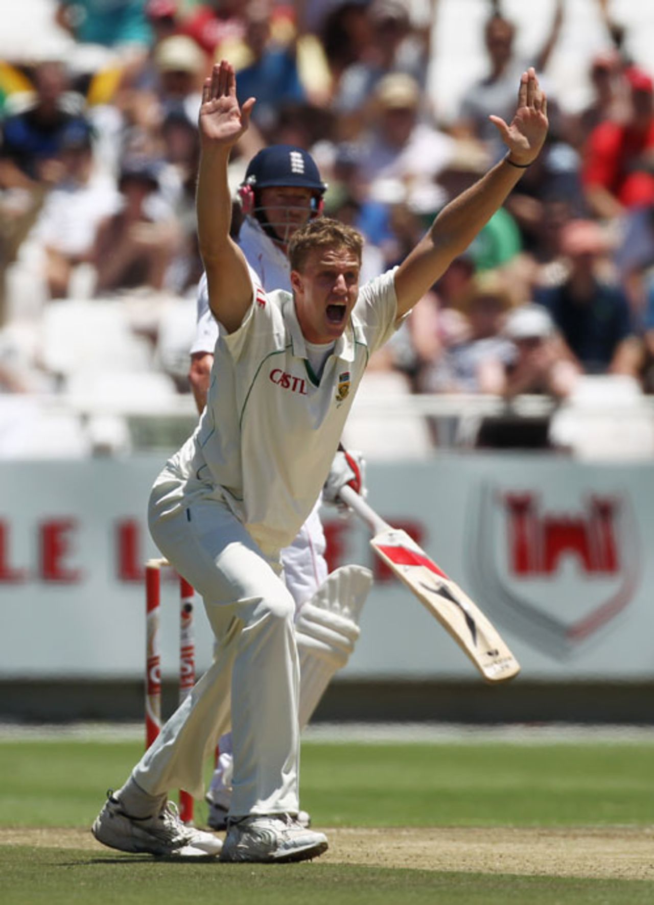 Morne Morkel claimed the wicket of Paul Collingwood after lunch on the second day, South Africa v England, 3rd Test, Cape Town, January 4, 2009