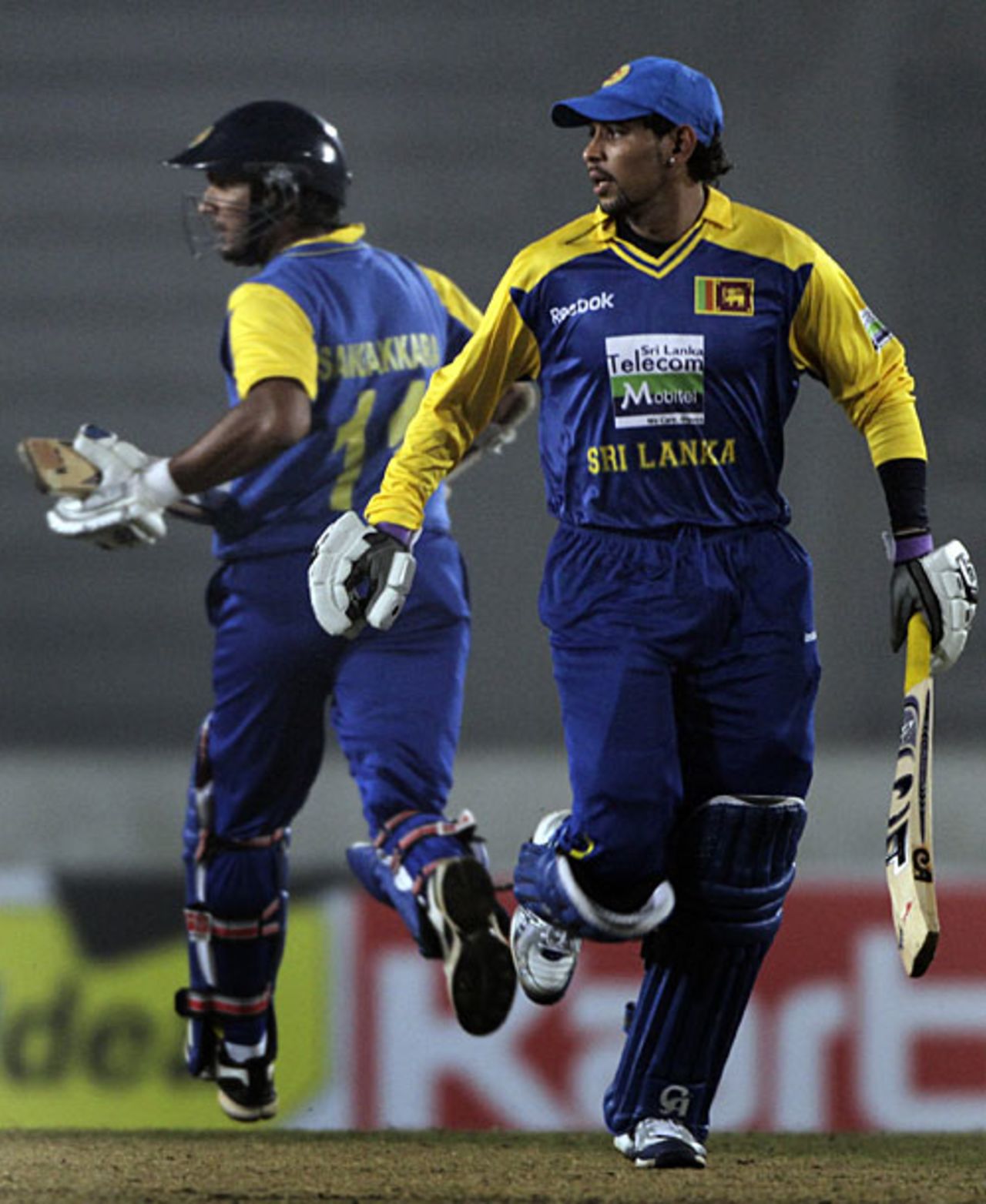 Kumar Sangakkara and Tillakaratne Dilshan run hard, Bangladesh v Sri Lanka, tri-nation tournament, 1st match, Mirpur, January 4, 2010