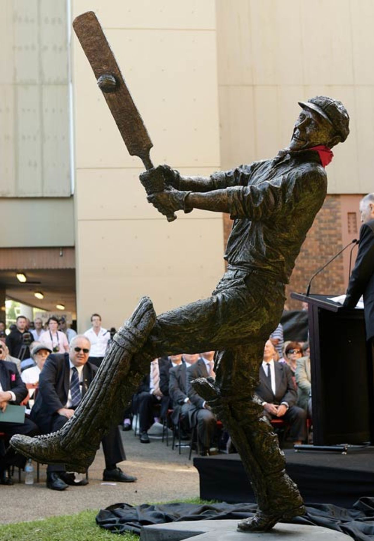 A sculpture of Stan McCabe is unveiled at the SCG, January 5, 2010