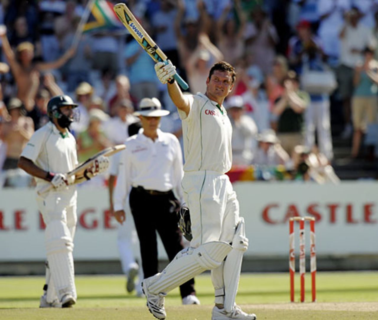 Graeme Smith played a genuine captain's innings as he punished a wilting England attack in the Cape Town sun, South Africa v England, 3rd Test, Cape Town, January 5, 2010