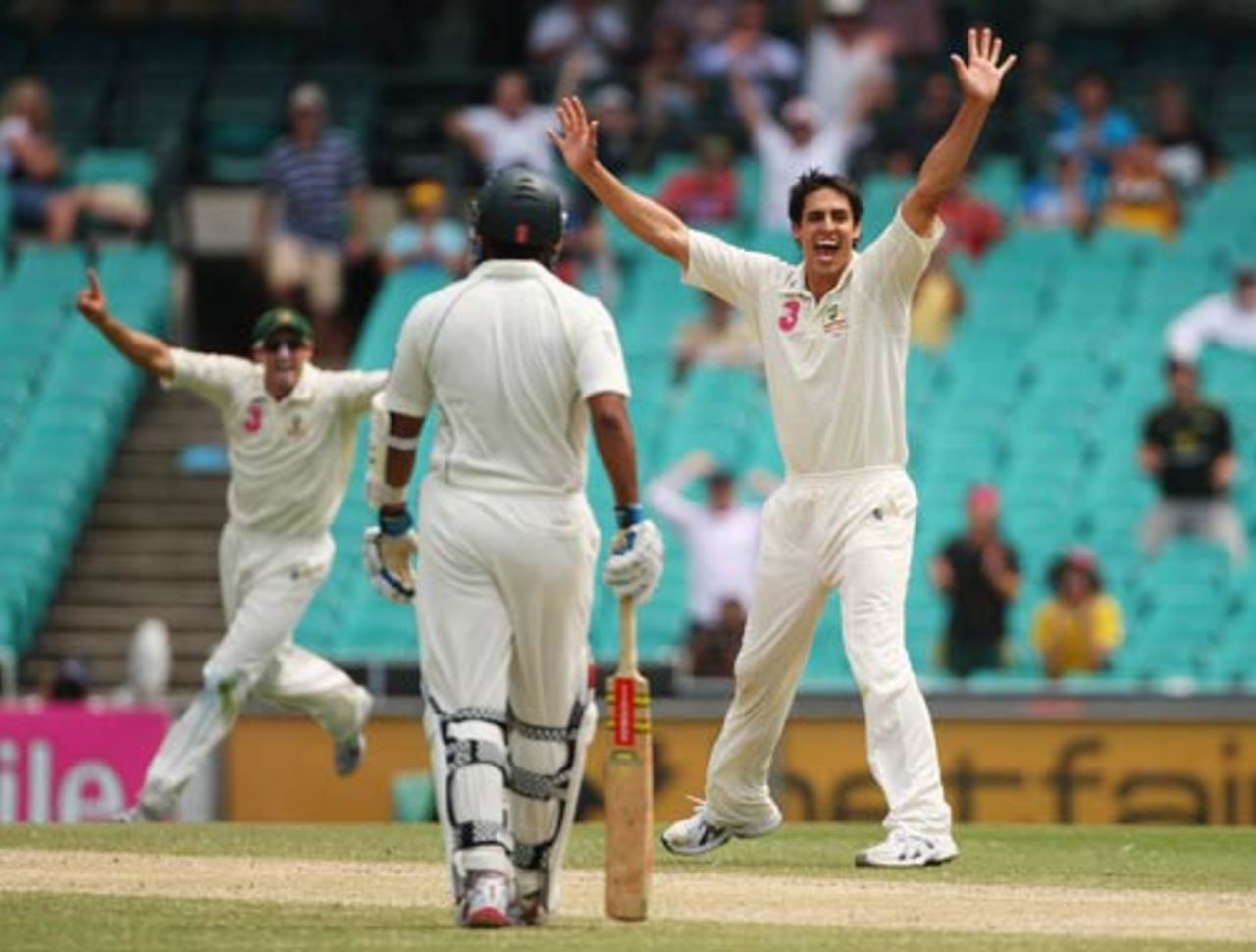 Mitchell Johnson celebrates removing Salman Butt, Australia v Pakistan, 2nd Test, Sydney, 4th day, January 6, 2010