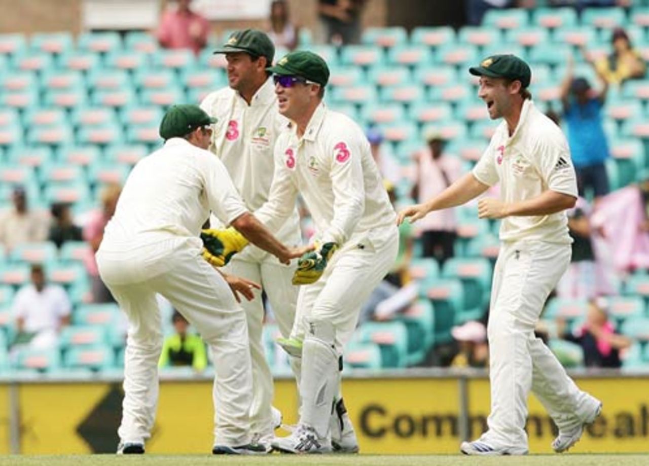 The Australians congratulate Brad Haddin on a fine catch, Australia v Pakistan, 2nd Test, Sydney, 4th day, January 6, 2010