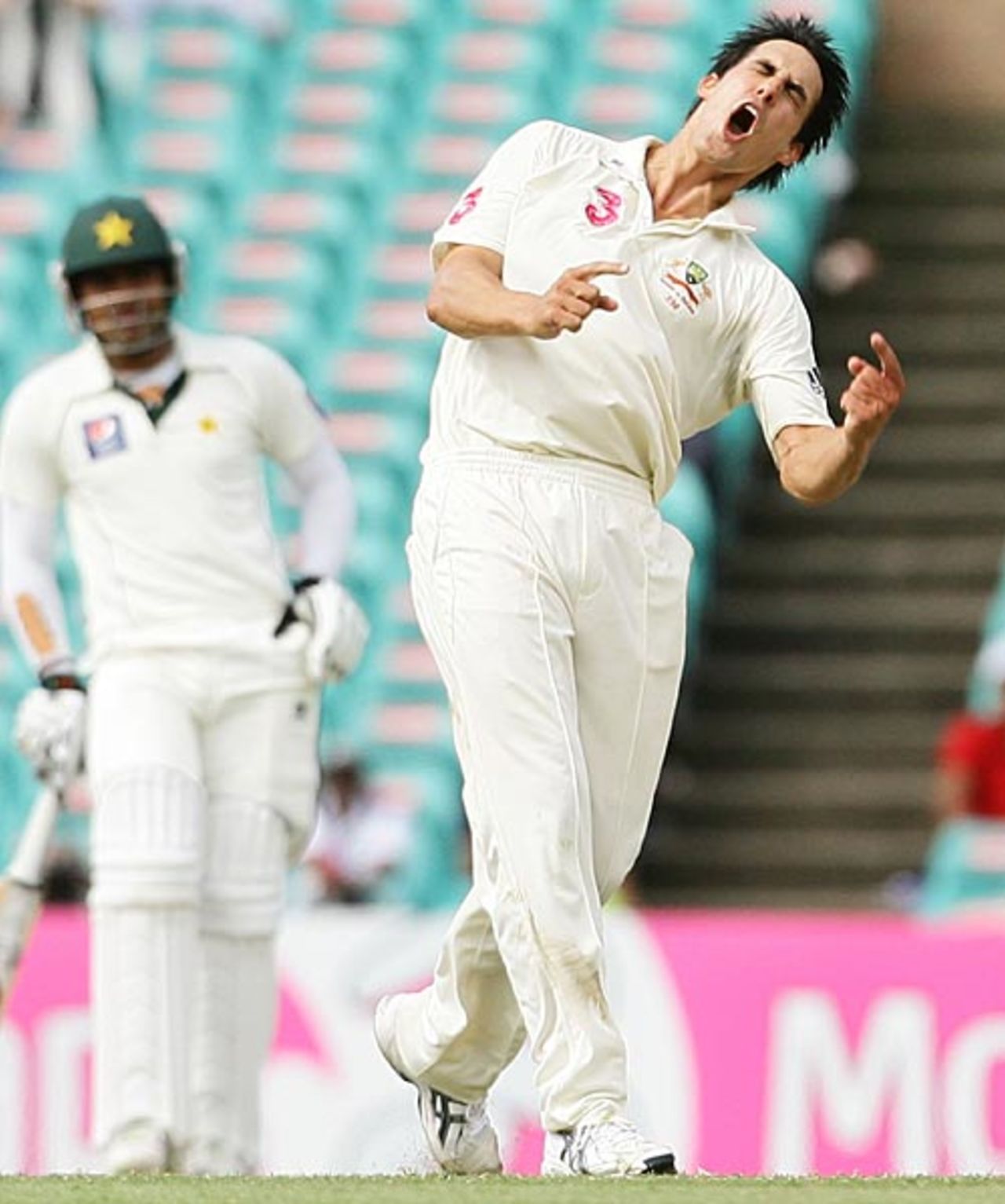 Mitchell Johnson had Kamran Akmal caught behind, Australia v Pakistan, 2nd Test, Sydney, 4th day, January 6, 2010