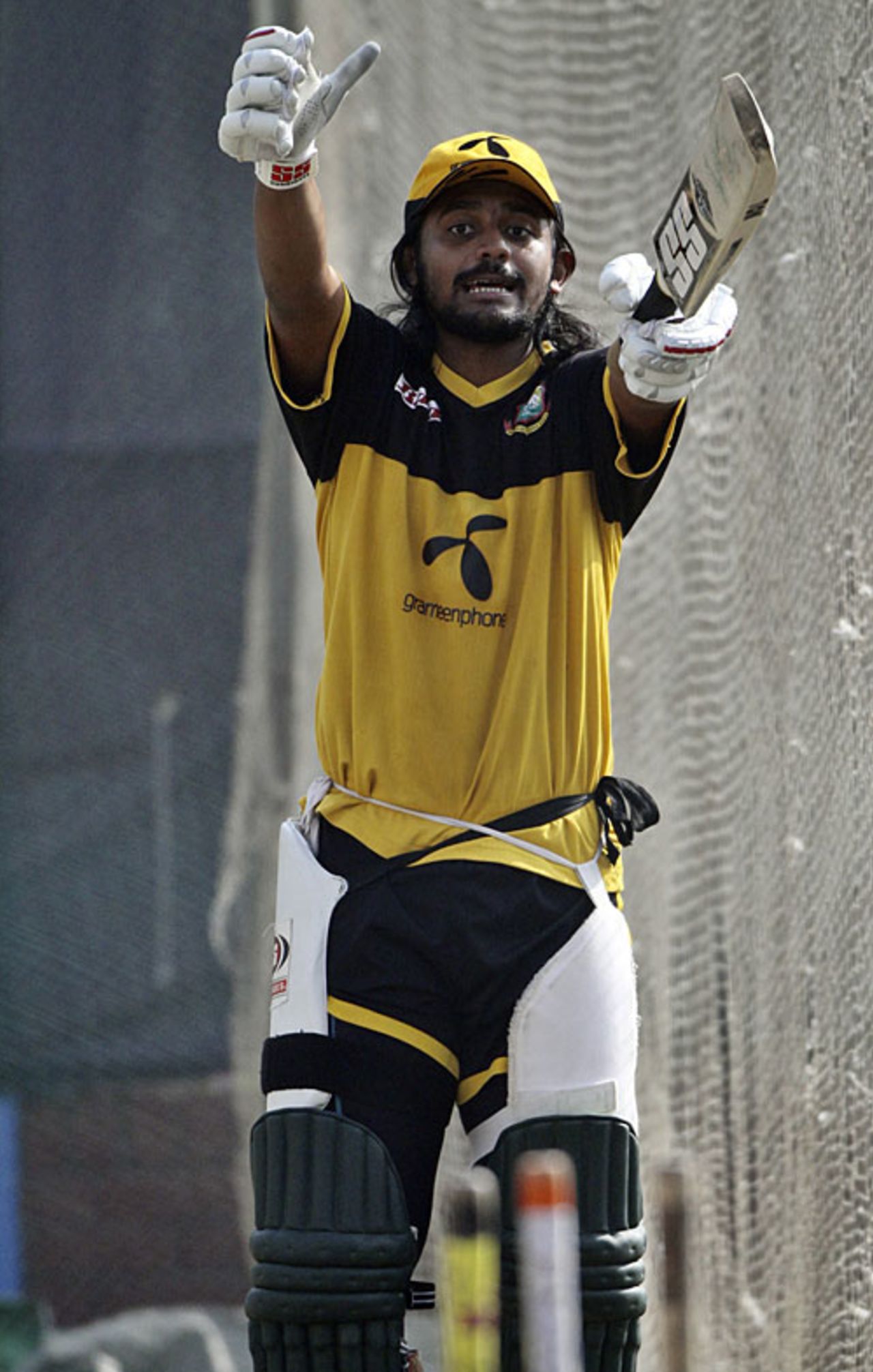Shahriar Nafees looks animated during batting practice, Dhaka, January 6, 2010