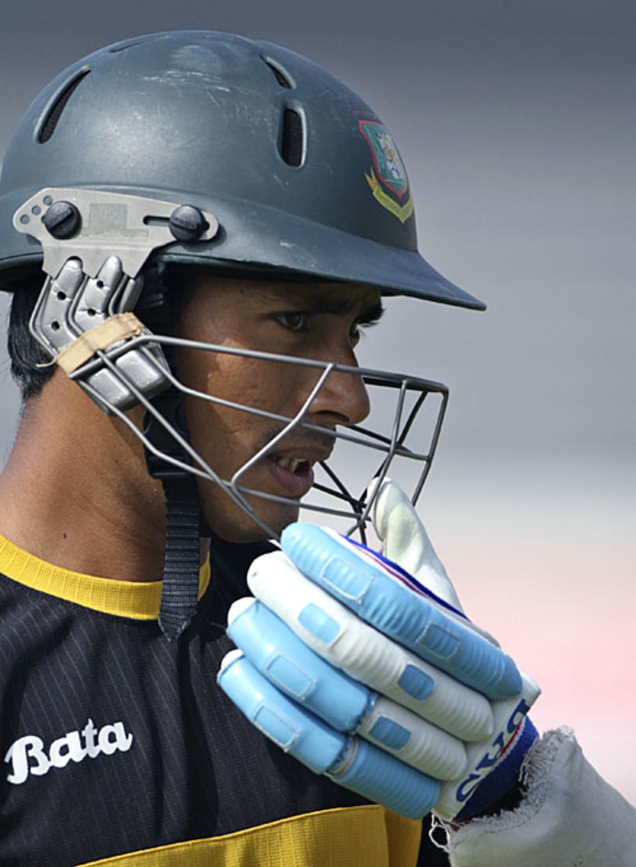 Mohammad Ashraful adjusts his grill, Dhaka, January 6, 2010