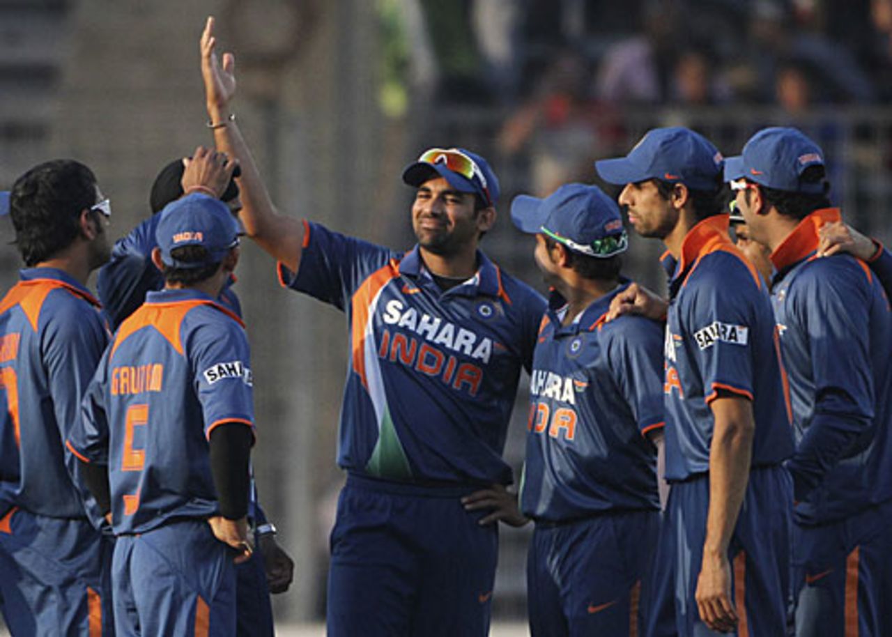 India celebrates the dismissal of Shakib al Hasan, Bangladesh v India, Tri-series, 3rd ODI, Mirpur, January 7, 2010
