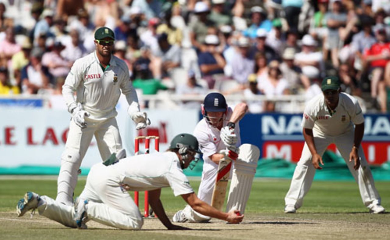 Paul Collingwood demonstrates an unbreachable defence, England v South Africa, 3rd Test, Cape Town, 7 January, 2010