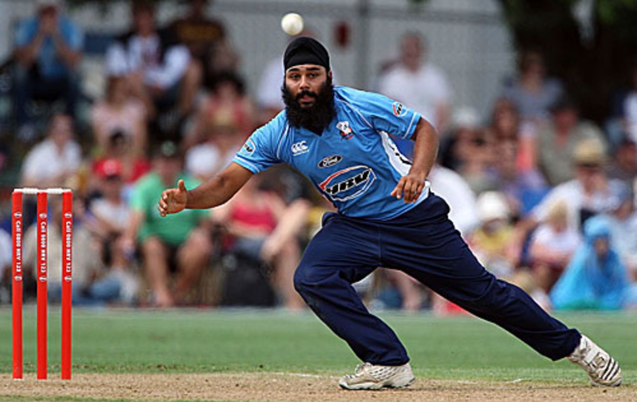 Auckland's Bhupinder Singh fields off his own bowling, Auckland v Central Districts, HRV Cup, Auckland, January 10, 2010