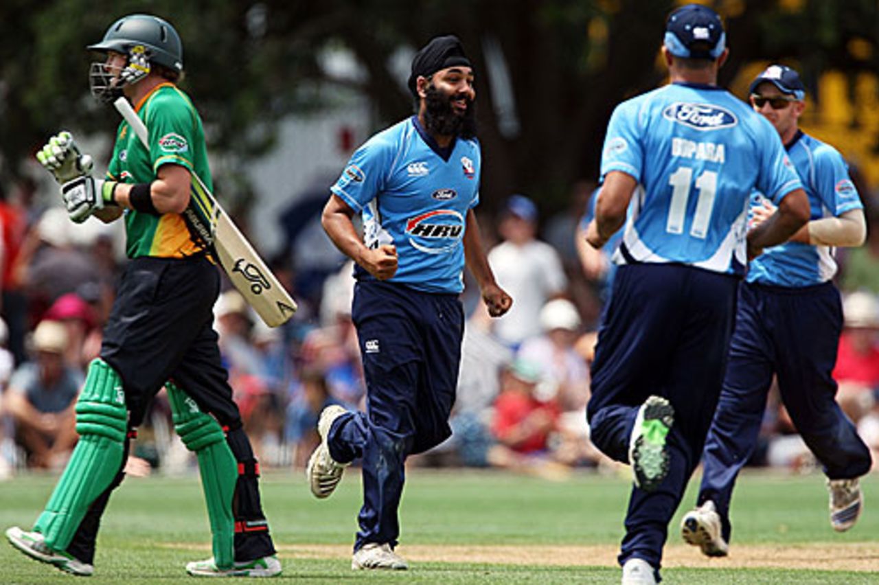 Bhupinder Singh celebrates the run out of Timothy Weston, Auckland v Central Districts, HRV Cup, Auckland, January 10, 2010