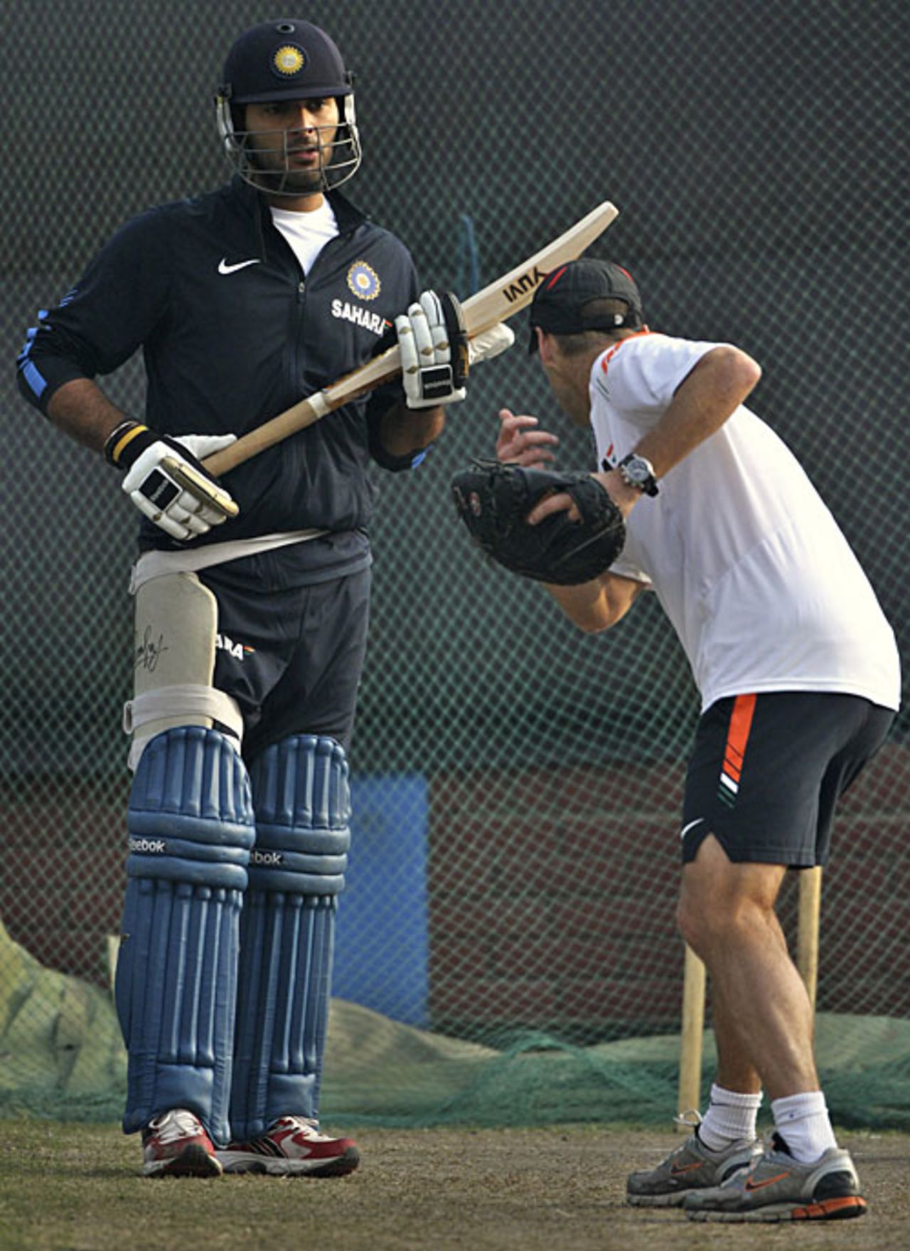 Yuvraj Singh picks up some batting tips from Gary Kirsten, Dhaka, January 12, 2010