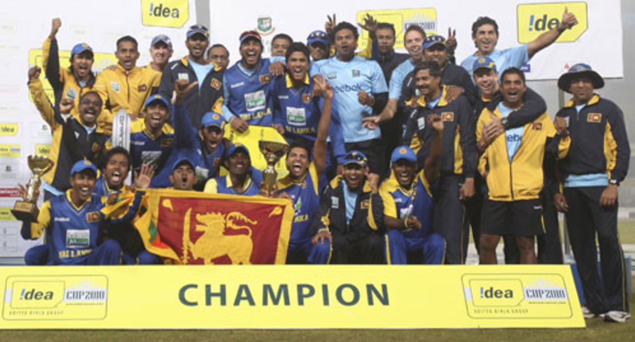 The victorious Sri Lankan team, India v Sri Lanka, Tri-series final, Mirpur, January 13, 2010