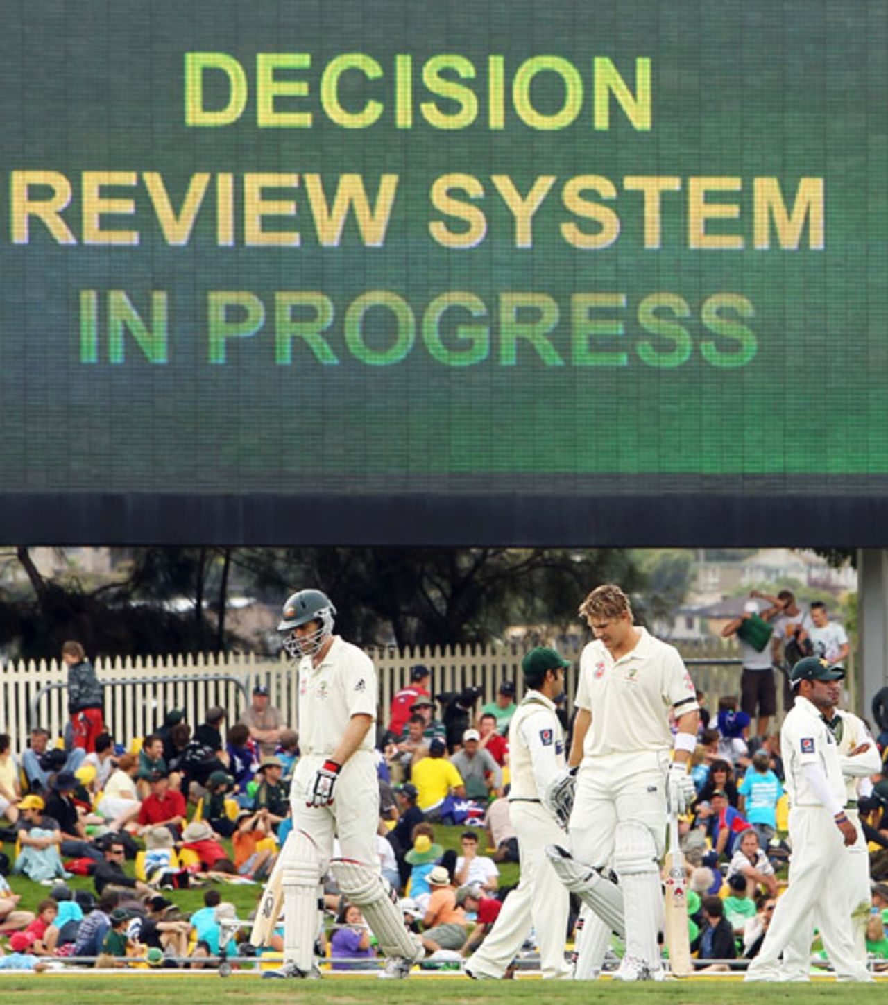 Simon Katich waits to be given out lbw to Mohammad Asif, 3rd Test, Australia v Pakistan, 1st day, Hobart, January 14, 2010