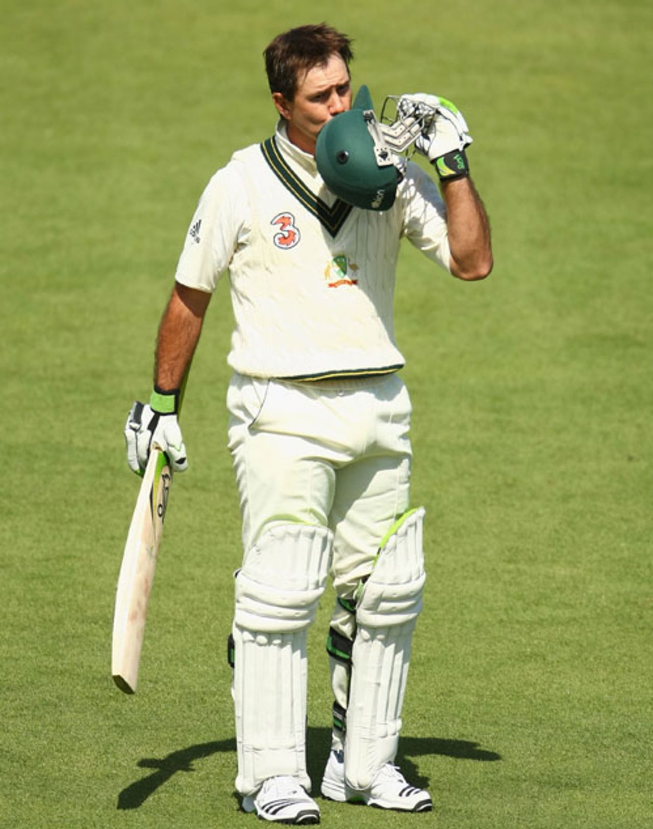 Ricky Ponting seals his gritty century with a kiss, 3rd Test, Australia v Pakistan, 1st day, Hobart, January 14, 2010