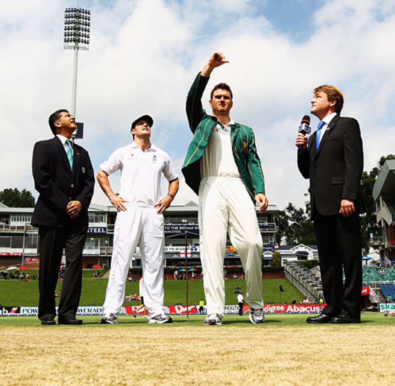 Andrew Strauss called correctly and asked Graeme Smith's side to field first at the Wanderers, South Africa v England, 4th Test, Johannesburg, South Africa, January 14, 2010
