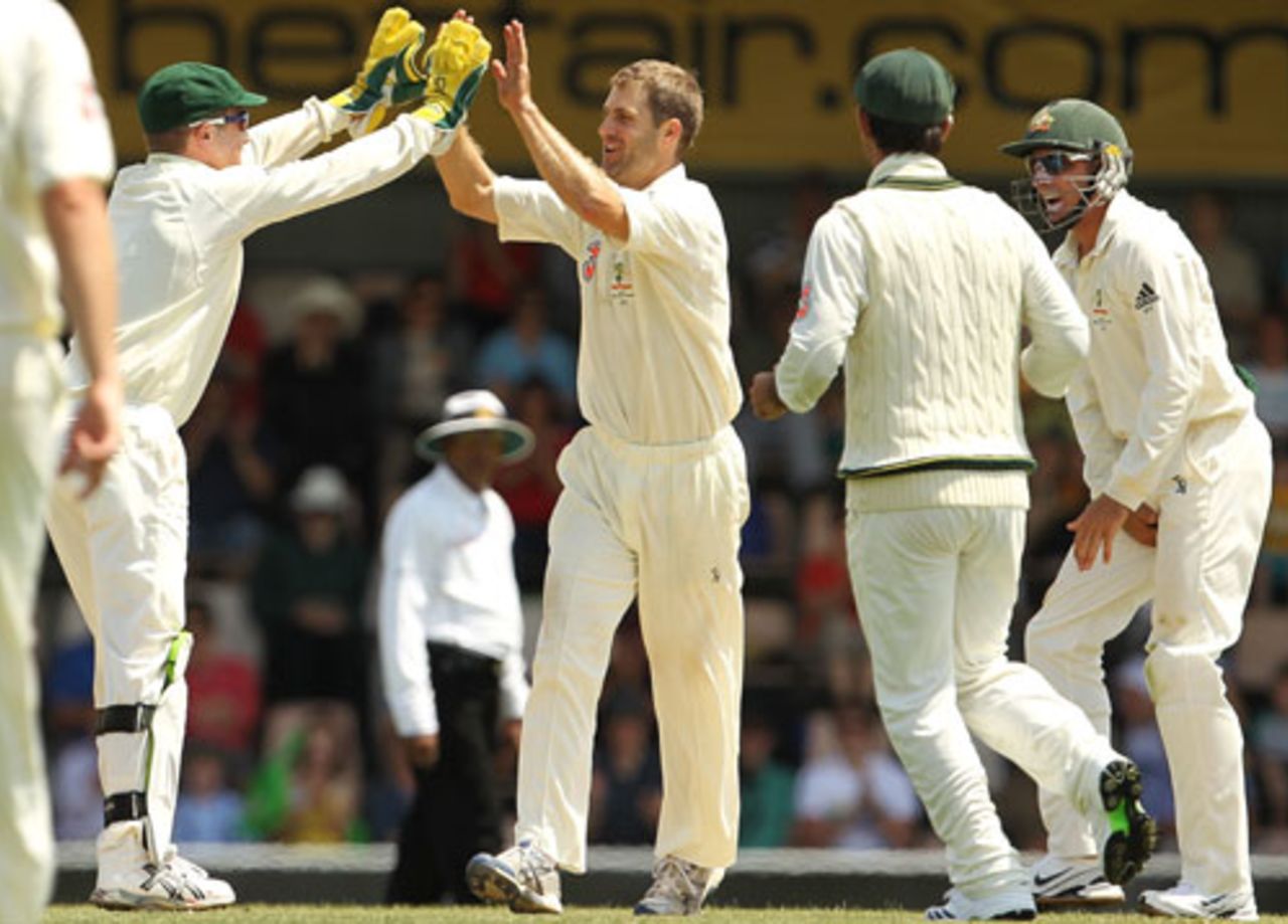 Simon Katich picked up three wickets in a rare bowling appearance, 3rd Test, Australia v Pakistan, 3rd day, Hobart, January 16, 2010