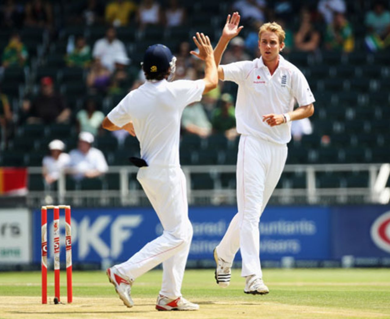 Stuart Broad celebrates Hashim Amla's wicket on day three at the Wanderers, 4th Test, South Africa v England, Johannesburg, 16 January, 2010 
