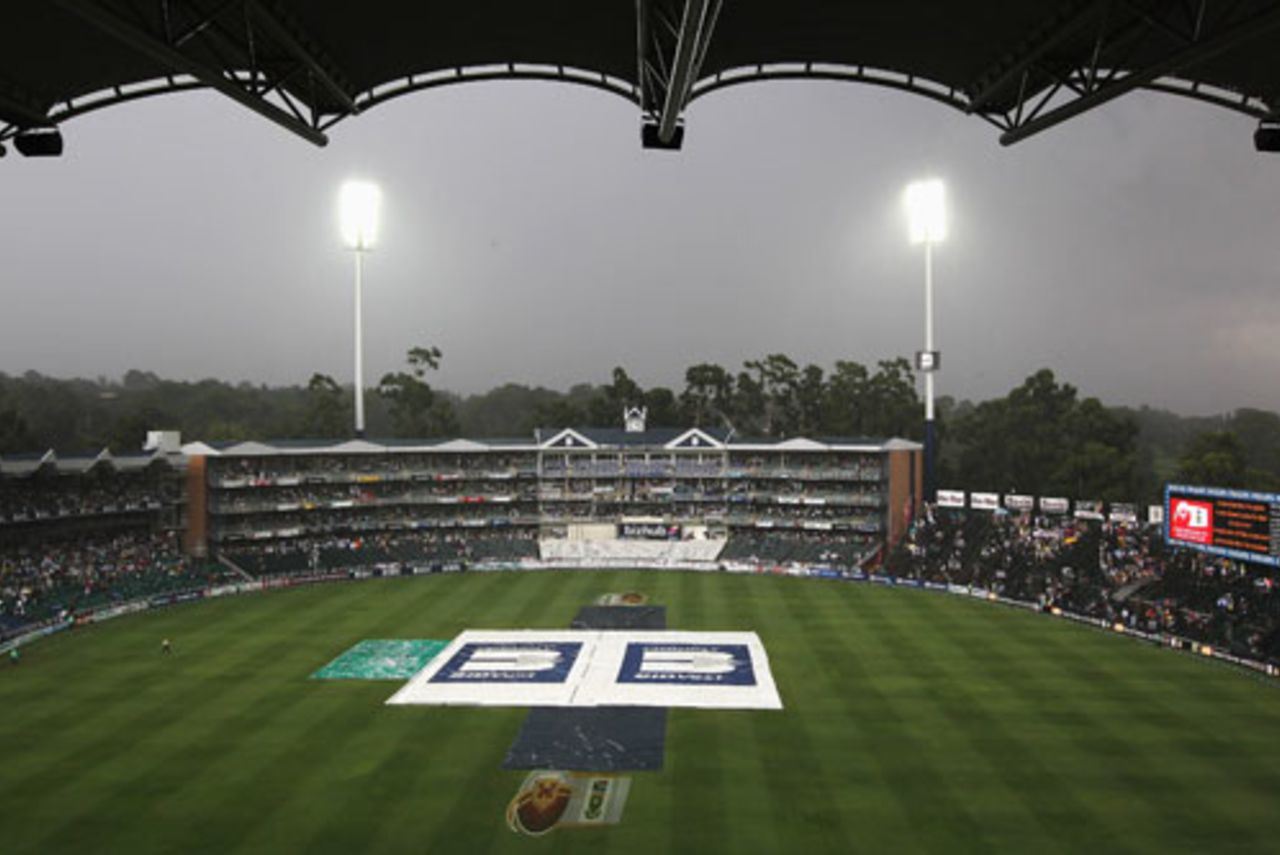 Once again, mid-afternoon thunder showers caused a delay at the Wanderers, 4th Test, South Africa v England, Johannesburg, 16 January, 2010 
