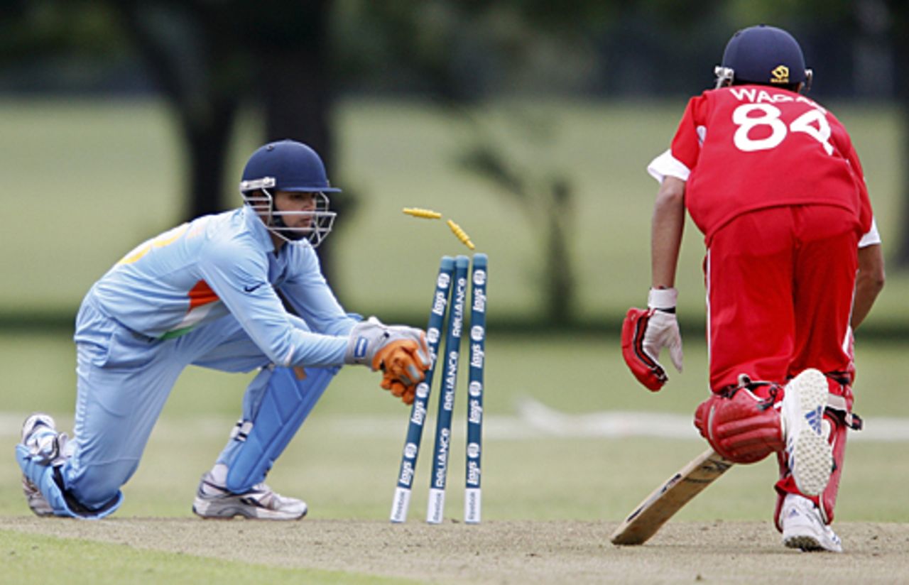 Sufiyan Shaikh runs out Waqas Barkat, India Under-19s v Hong Kong Under-19s, 11th Match, Group A, ICC Under-19 World Cup, Christchurch, January 17, 2010