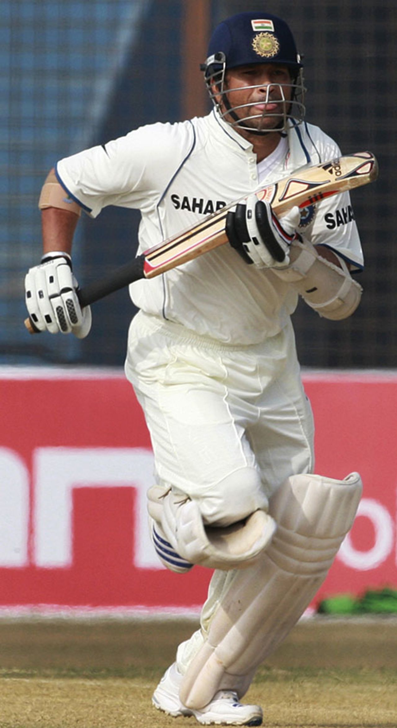 Sachin Tendulkar sprints while taking a single, Bangladesh v India, 1st Test, Chittagong, 1st day, January 17, 2010
