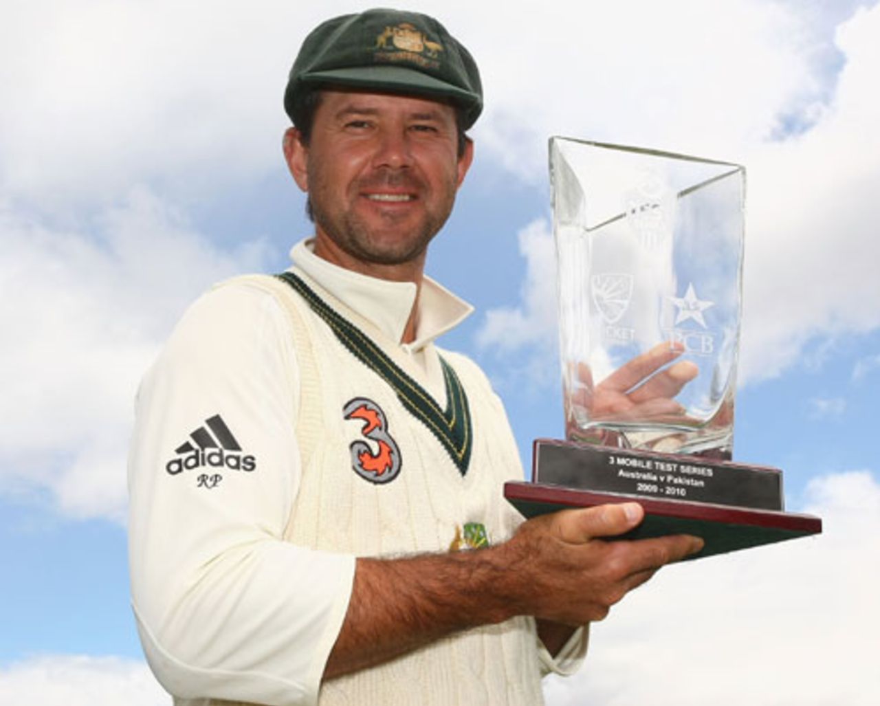 Ricky Ponting gets his hands on the series prize, 3rd Test, Australia v Pakistan, 5th day, Hobart, January 18, 2010