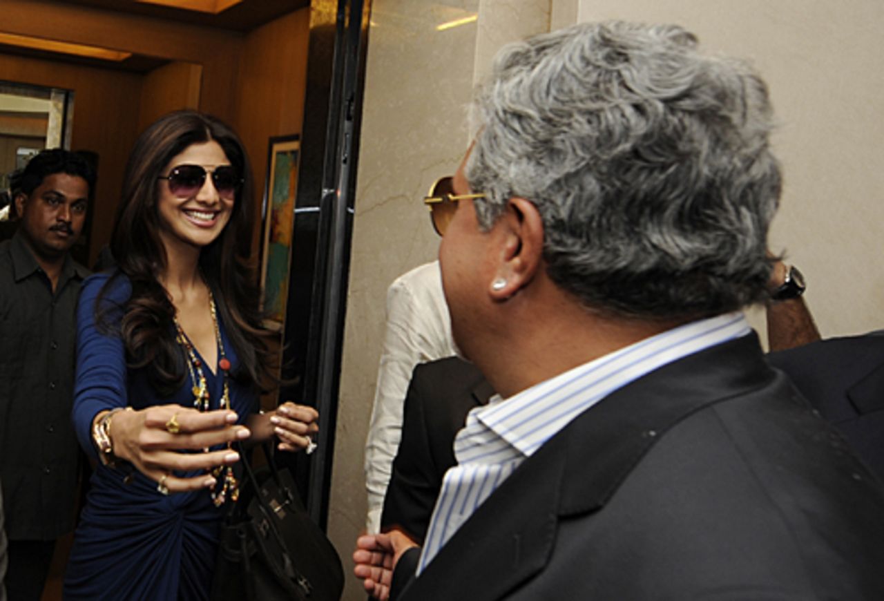 Shilpa Shetty greets Vijay Mallya ahead of the IPL auction, Mumbai, January 19, 2010