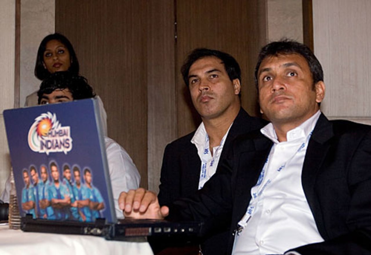 Rahul Sanghvi and Robin Singh keep an eye on proceedings, Mumbai, January 19, 2010
