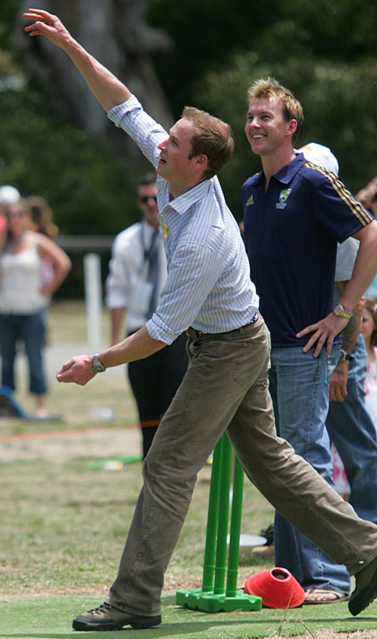 Prince William puts Brett Lee's bowling tips to good use, Melbourne, January 21, 2010
