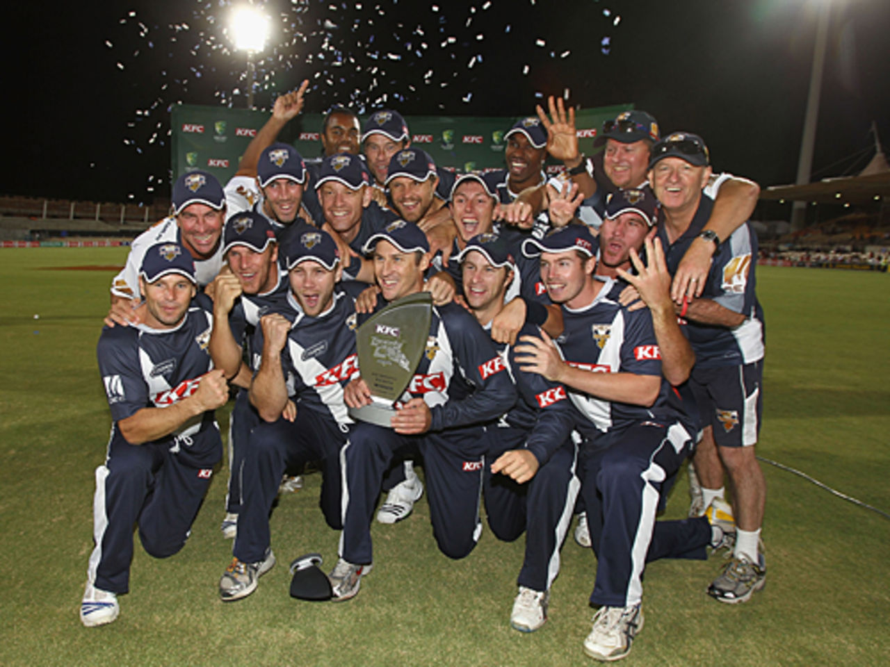 A victorious Victoria pose with their fourth Twenty20 title, South Australia v Victoria, Twenty20 Big Bash, Final, Adelaide, January 23, 2010
